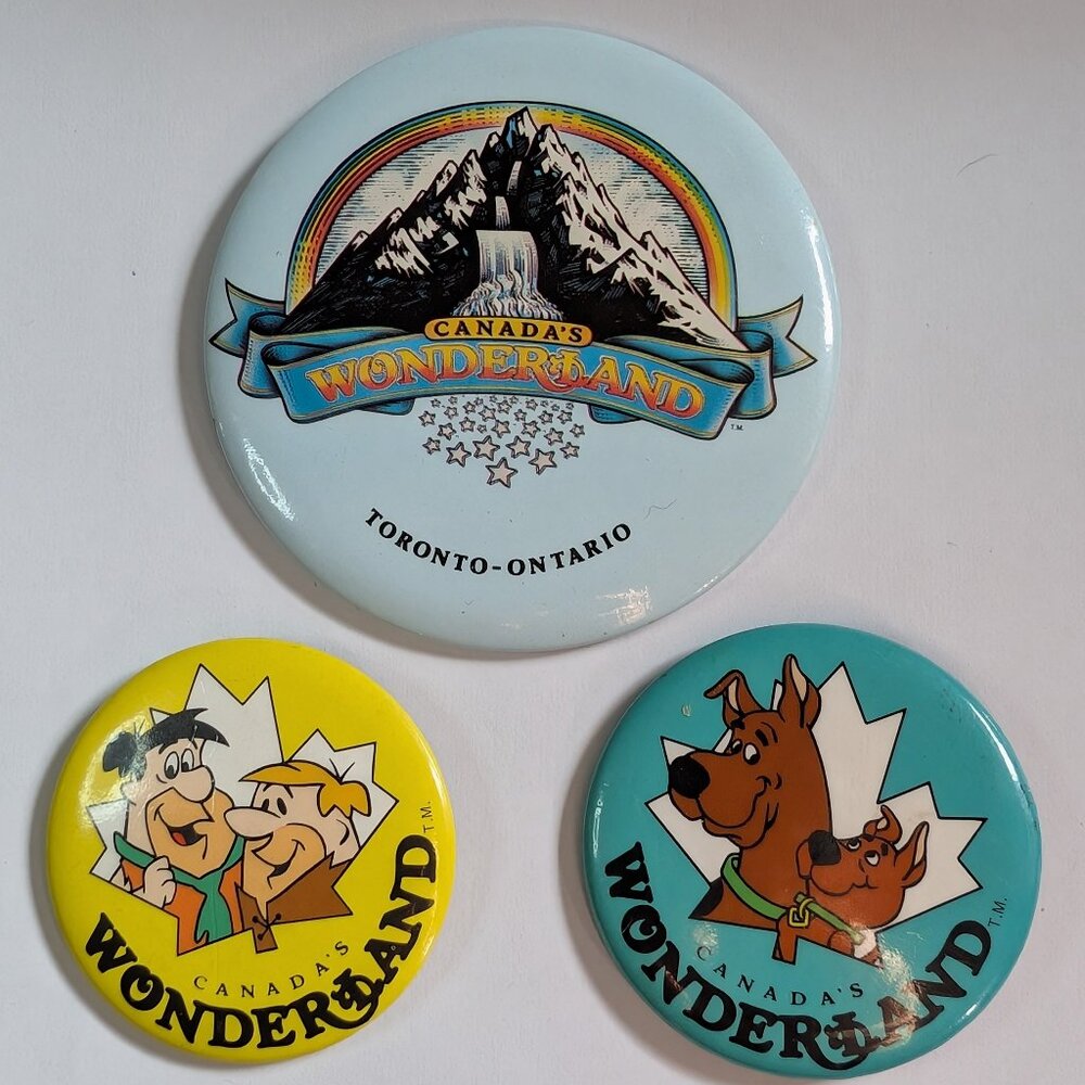 CANADA'S WONDERLAND BUTTON LOT OF 3 PINBACKS TORONTO CANADA VINTAGE FLINTSTONES